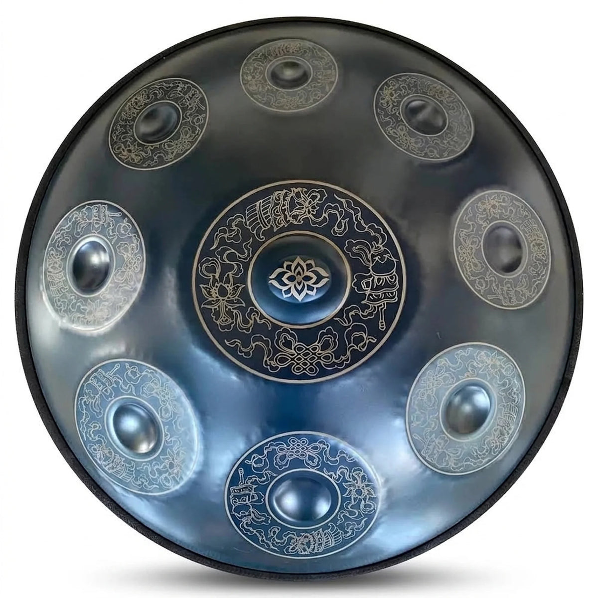 Handpan D Kurd 10 notes bleu acier – vue de dessus gravures orientales fond blanc – Kovapan