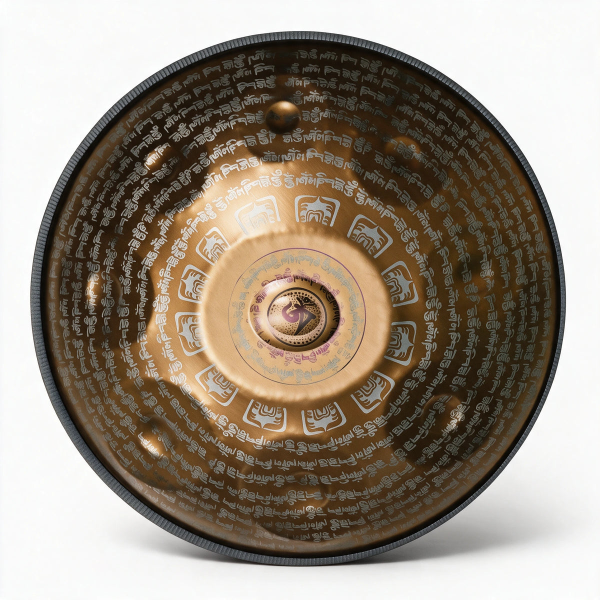 Handpan 14 notes TALISMAN doré vu de dessus, calligraphie gravée en anneaux autour du Ding – Kovapan