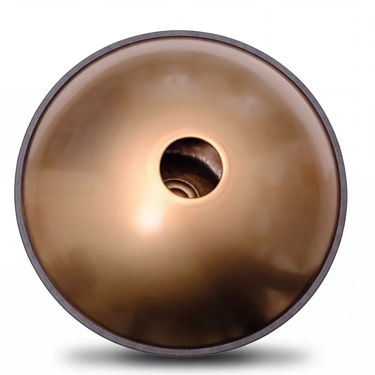 Dessous du handpan NETERO bronze poli sur fond blanc – Kovapan
