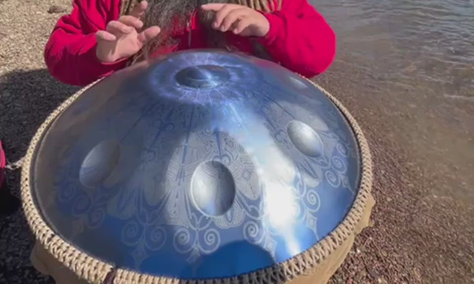 Handpan ABYSS Ré mineur Kurd – démonstration jouée à la main au bord d'un lac – Kovapan
